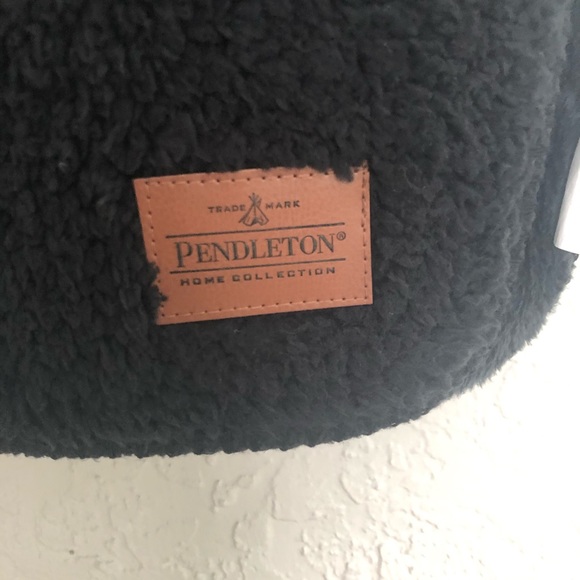 Pendleton Cozy Sherpa Black White Blanket Throw - Picture 3 of 4